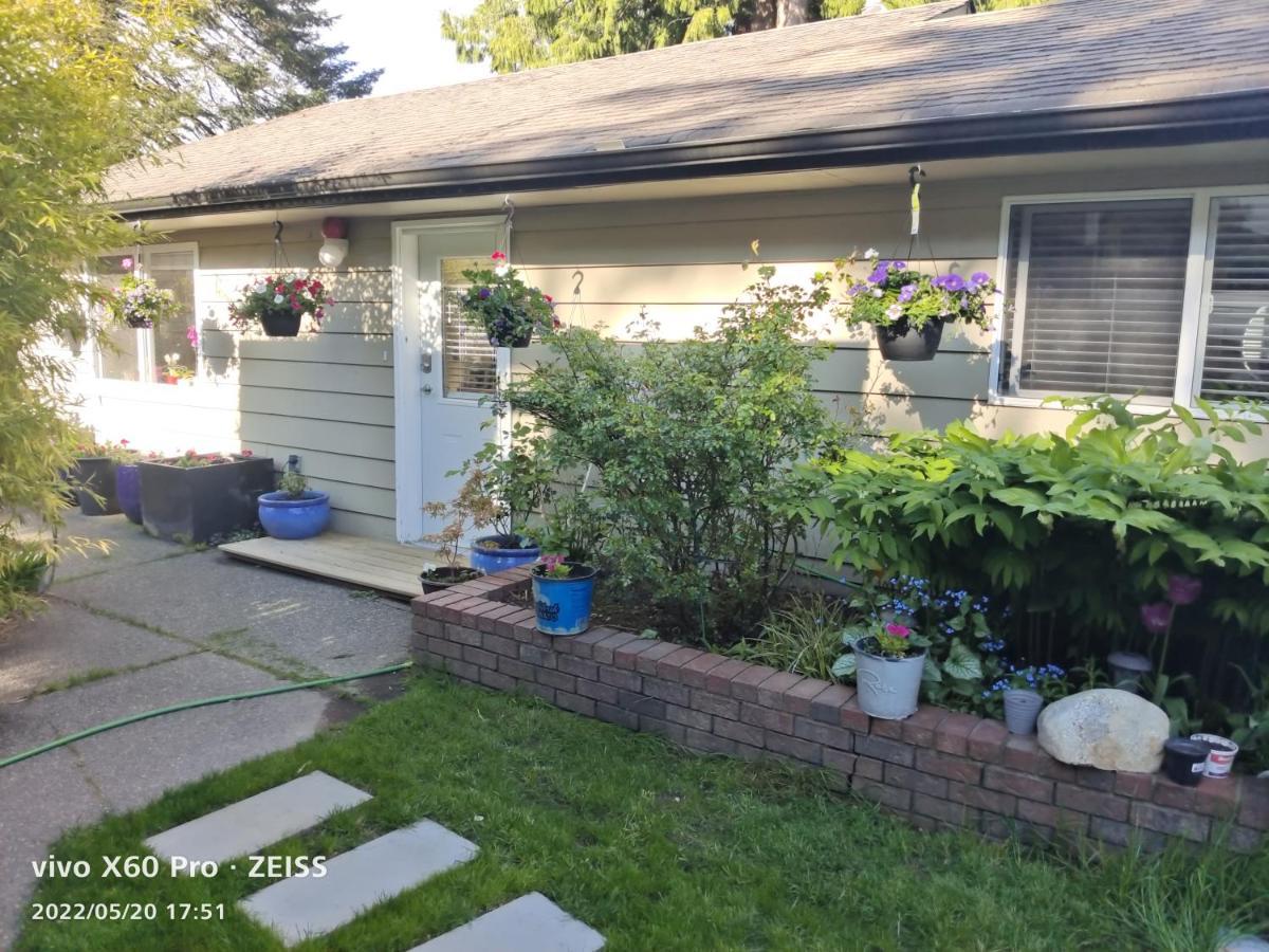 Romantic Homestay Coquitlam Bagian luar foto