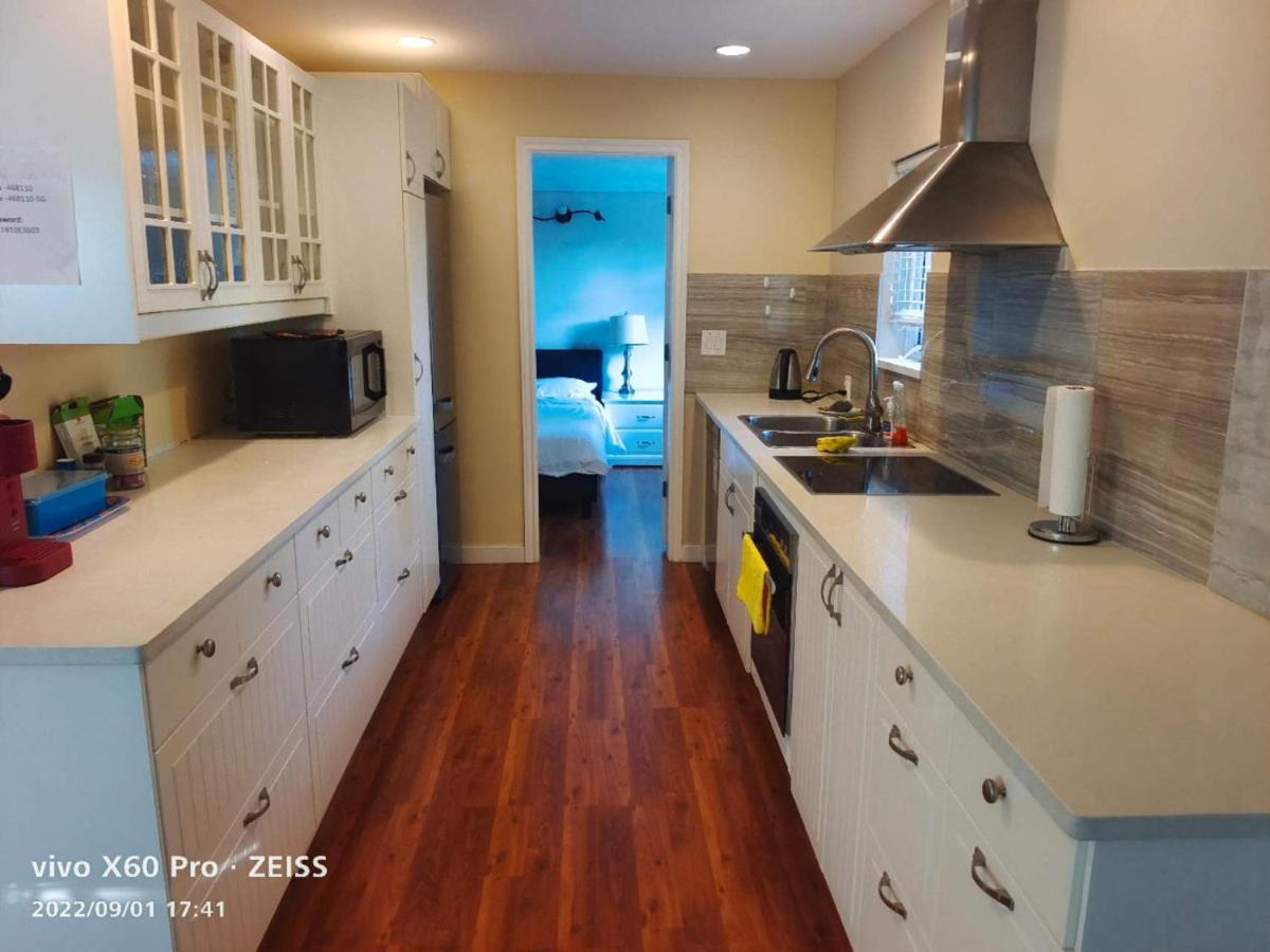 Romantic Homestay Coquitlam Bagian luar foto